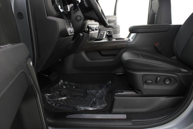 New 2026 GMC Sierra 1500 SLT image 18