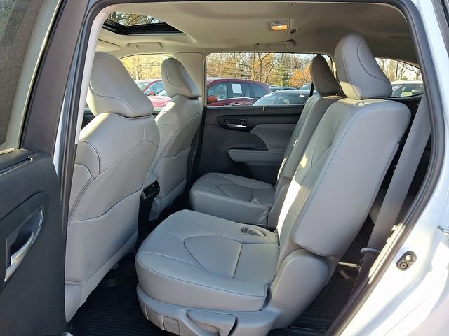 Used 2023 Toyota Highlander XLE image 10
