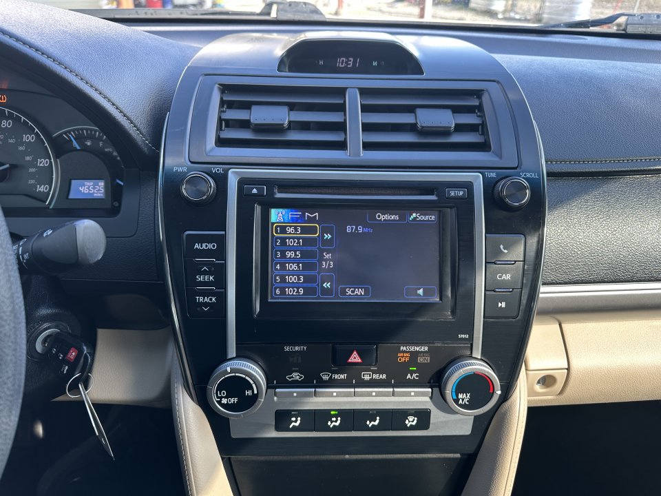 Used 2012 Toyota Camry LE image 9