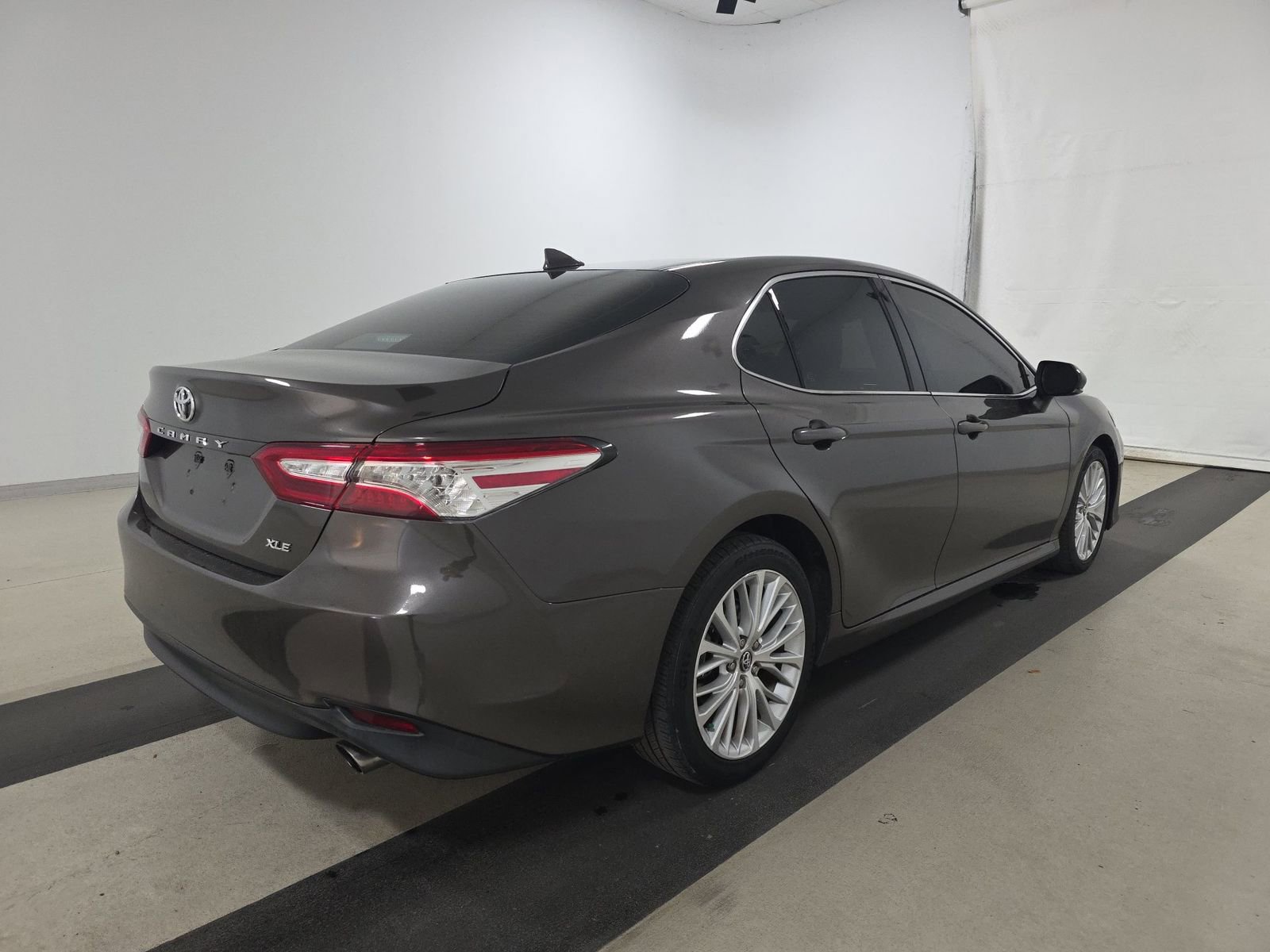Used 2020 Toyota Camry XLE FWD image 6