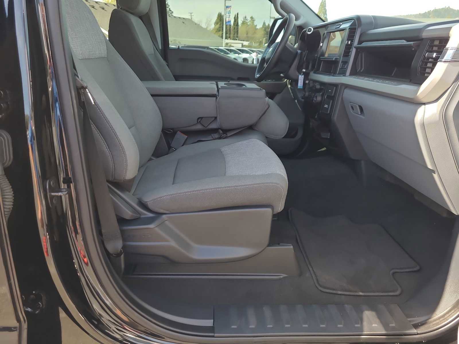 Used 2025 Ford F250 XLT w/ FX4 Off-Road Package image 22