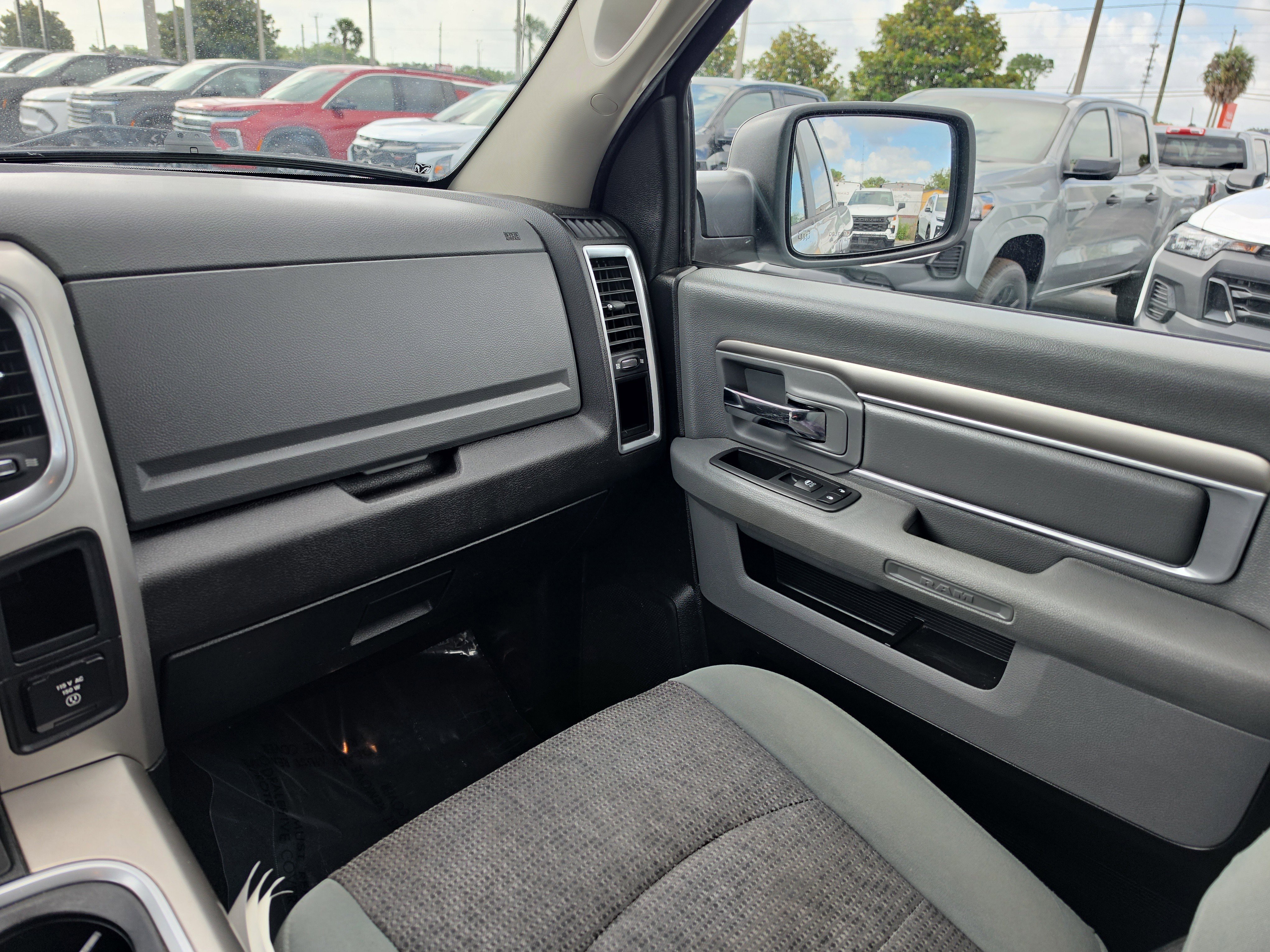 Used 2020 RAM 1500 Classic SLT w/ Luxury Group RWD image 9