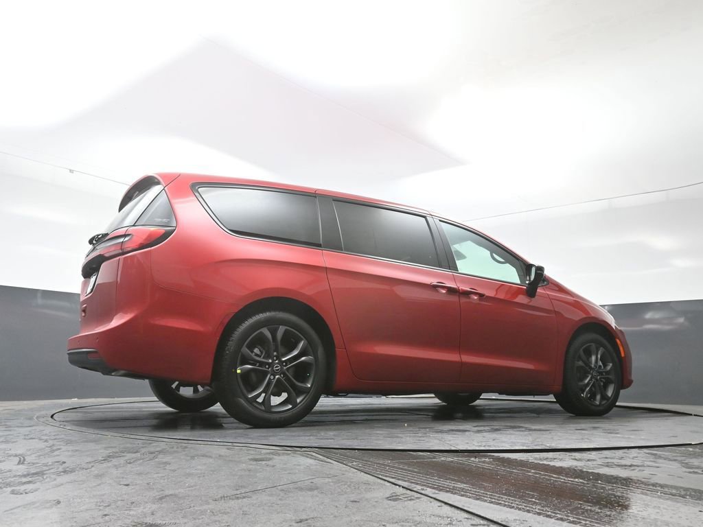 New 2026 Chrysler Pacifica Select FWD image 36