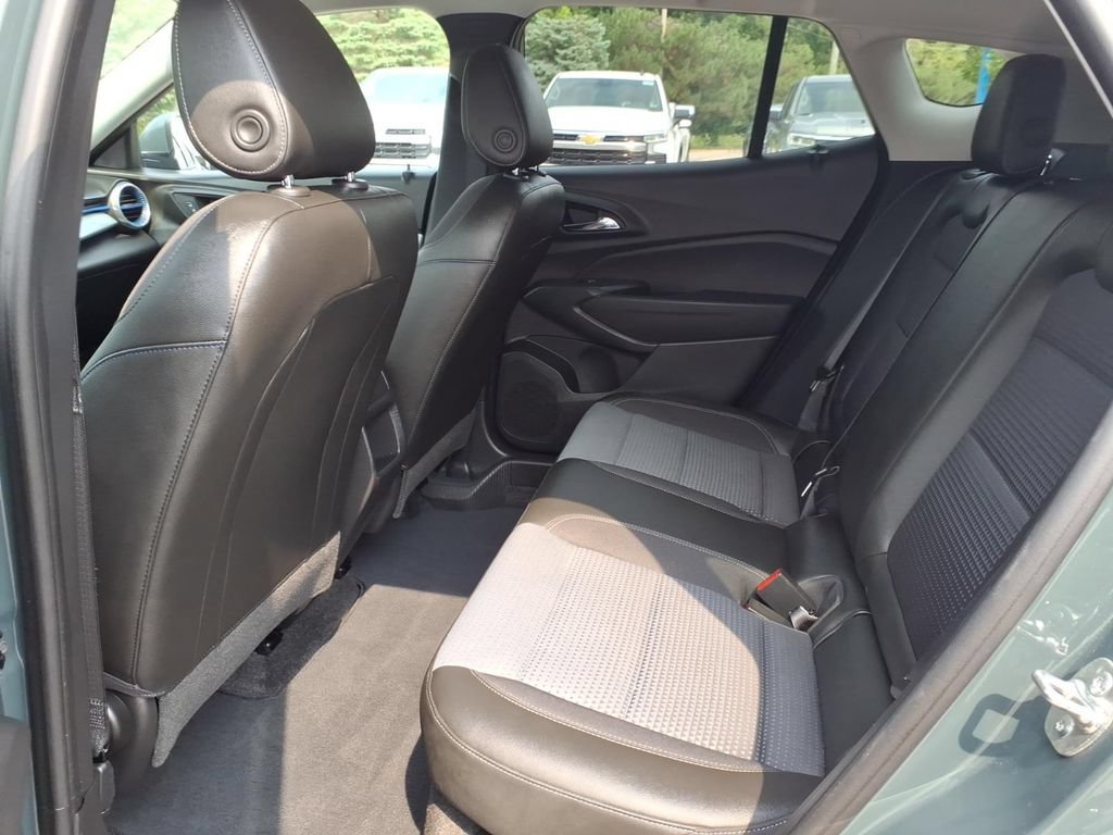 Used 2025 Chevrolet Trax LT w/ Driver Confidence Package FWD image 9