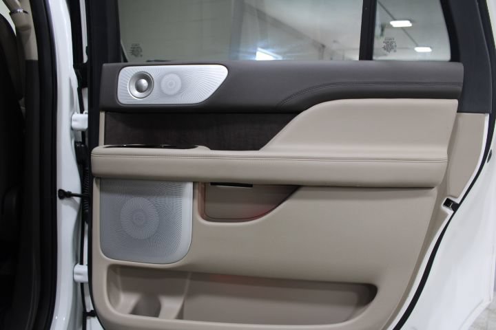Used 2022 Lincoln Navigator L Reserve AWD/4WD image 27