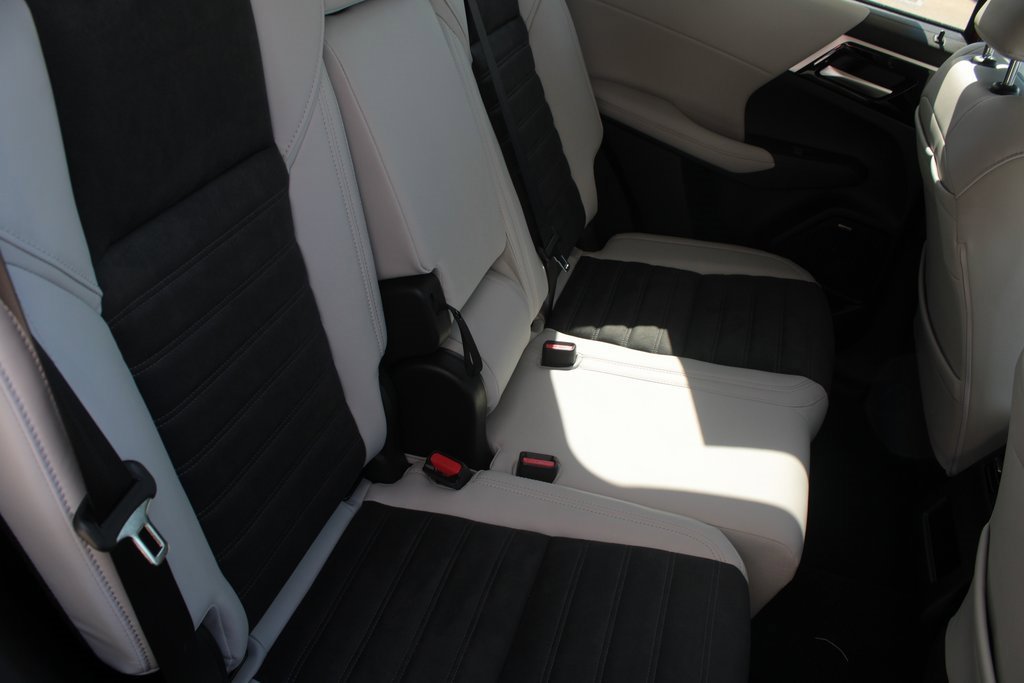 New 2025 Mitsubishi Outlander SE image 8