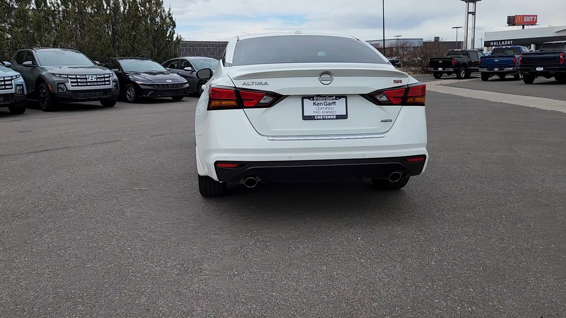 Used 2023 Nissan Altima 2.5 SR w/ SR Premium Package image 3