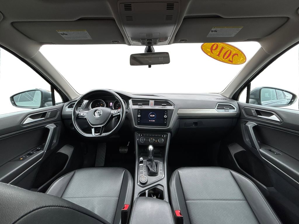 Used 2019 Volkswagen Tiguan SE w/ Panoramic Sunroof Package image 17