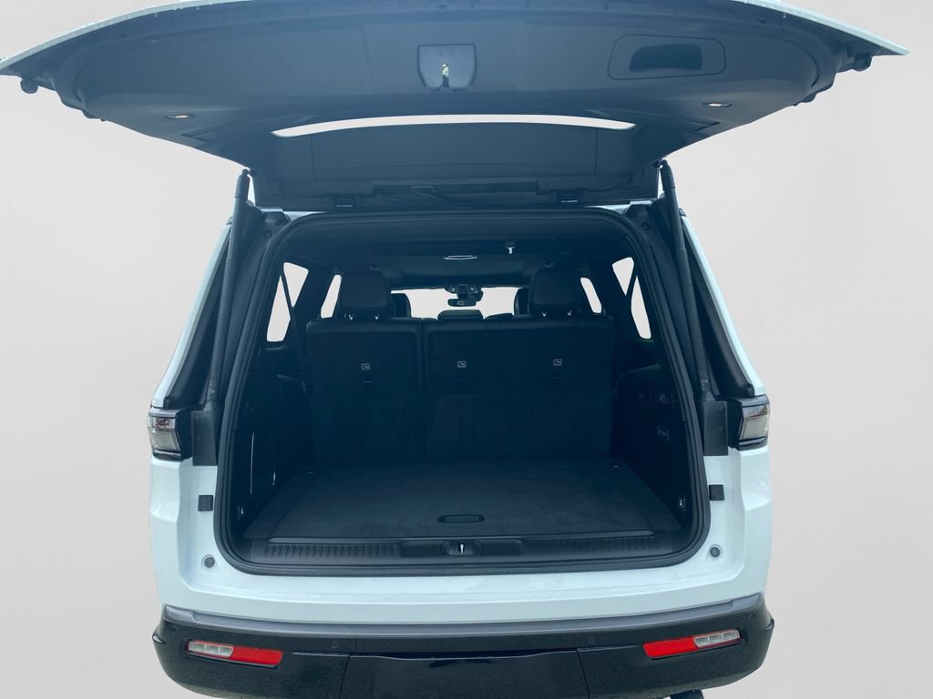 New 2026 Jeep Grand Wagoneer L Limited AWD/4WD image 13