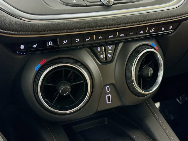 Used 2020 Chevrolet Blazer Premier w/ Driver Confidence II Package FWD image 16