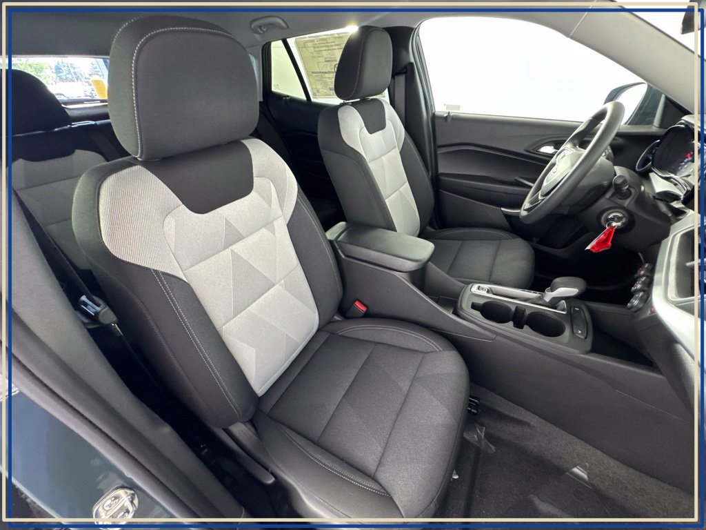 New 2026 Chevrolet Trax LS w/ LS Convenience Package FWD image 29