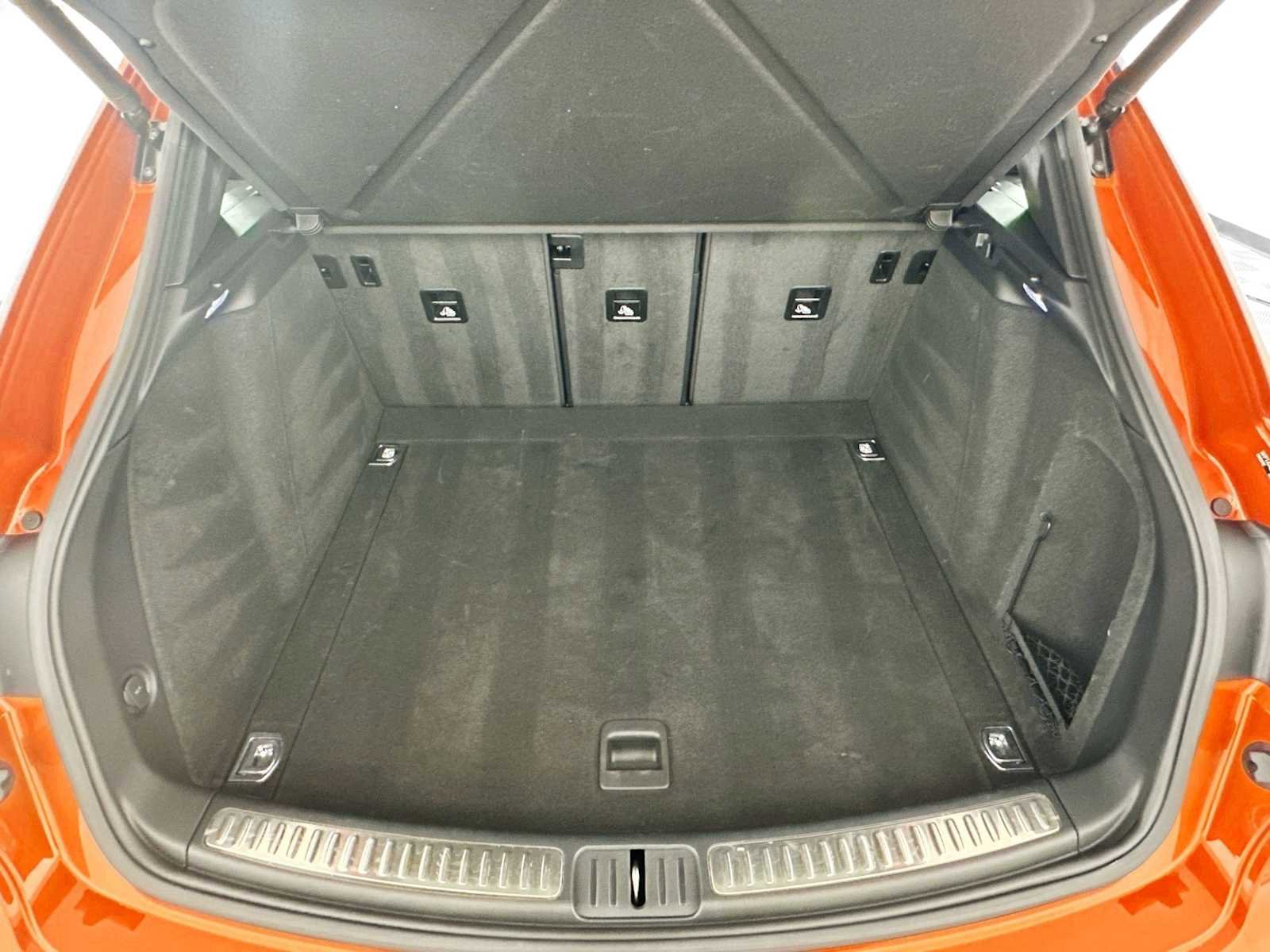 Certified 2024 Porsche Macan AWD/4WD image 26