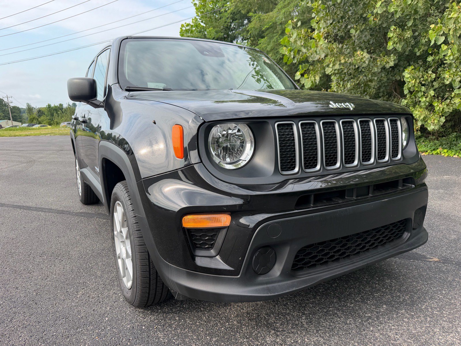 Used 2023 Jeep Renegade Latitude AWD/4WD image 4