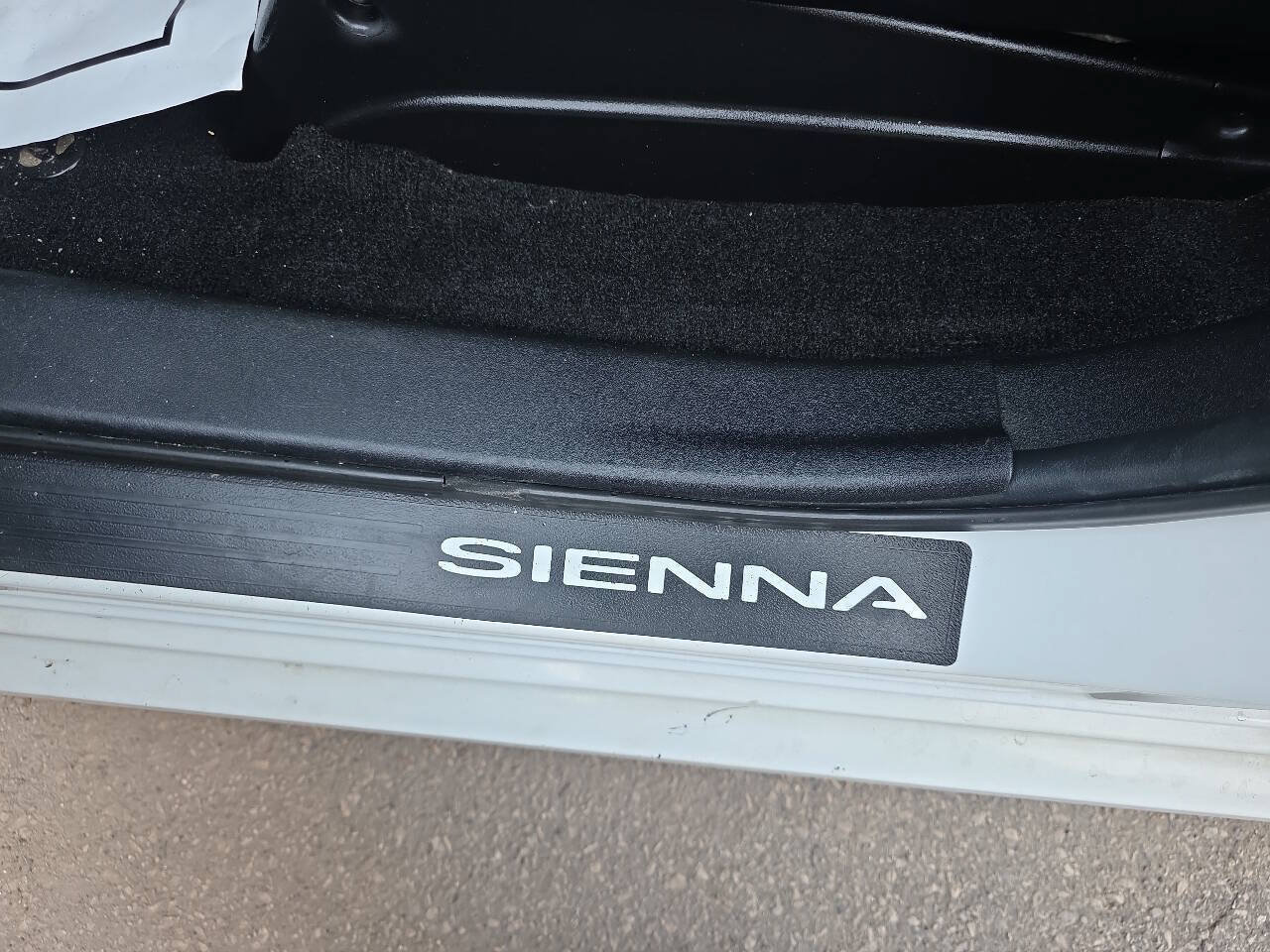 Used 2015 Toyota Sienna SE FWD image 12