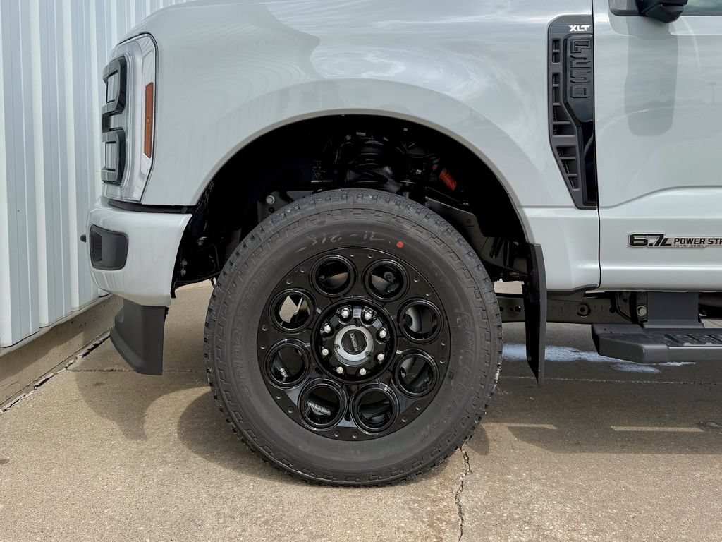 New 2026 Ford F250 XLT w/ XLT Premium Package AWD/4WD image 34