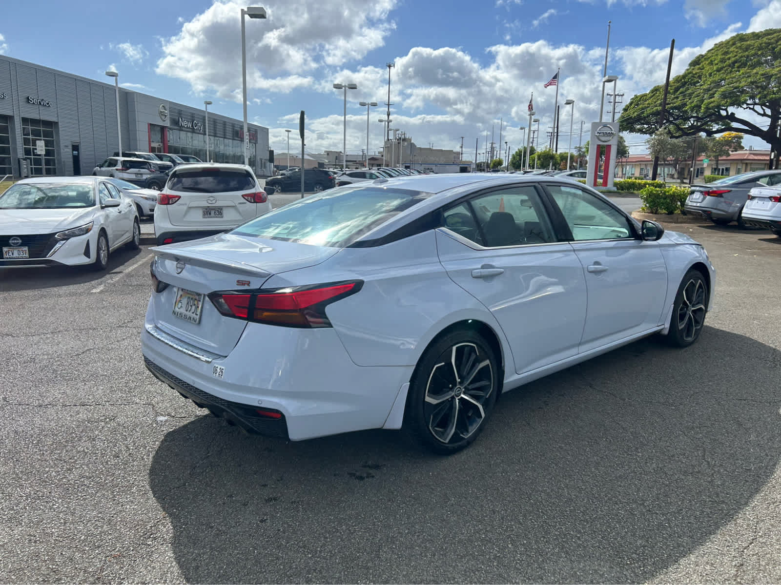 Used 2023 Nissan Altima 2.5 SR w/ SR Premium Package FWD image 3