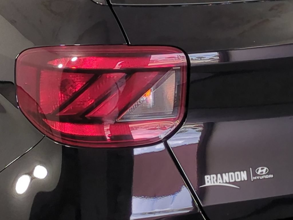 Used 2025 Hyundai Venue SEL FWD image 8