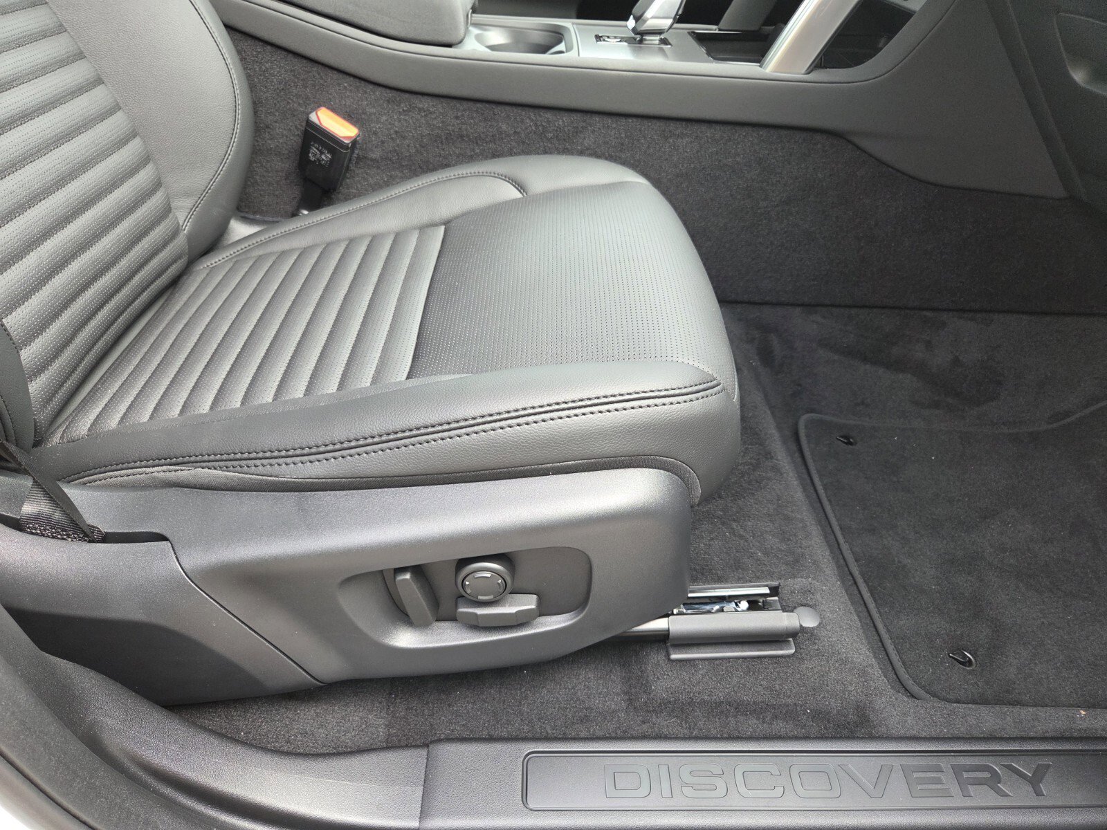 New 2025 Land Rover Discovery Sport S AWD/4WD image 12