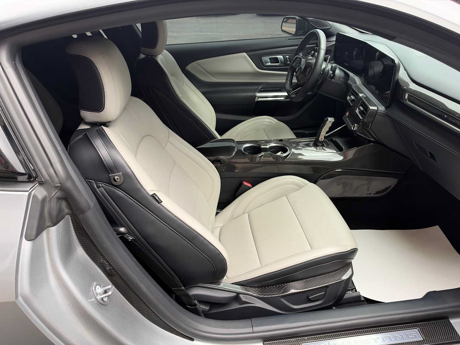 Used 2024 Ford Mustang GT Premium RWD image 33