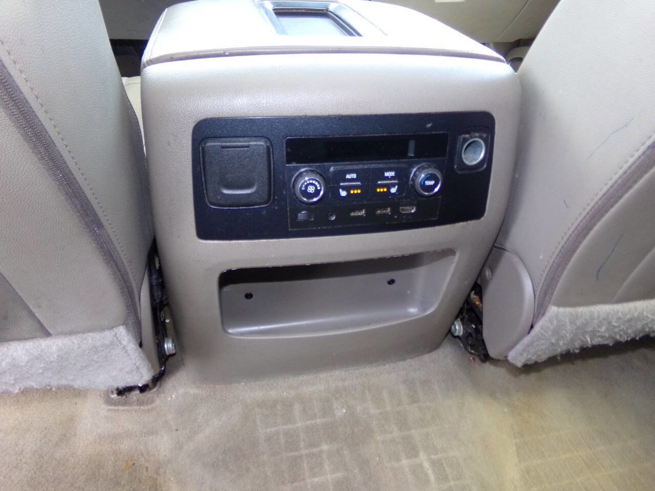 Used 2018 GMC Yukon XL SLT w/ Open Road Package image 12