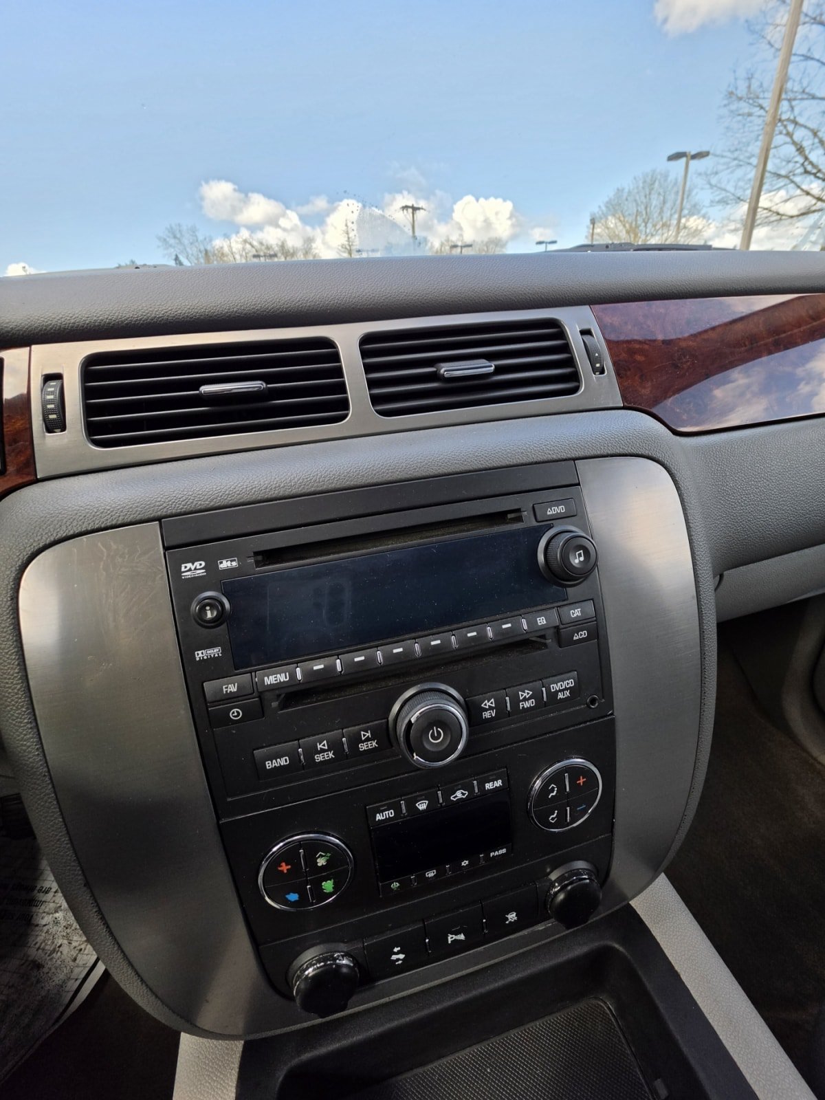Used 2010 GMC Yukon SLT w/ SLT-2 Equipment Package AWD/4WD image 10