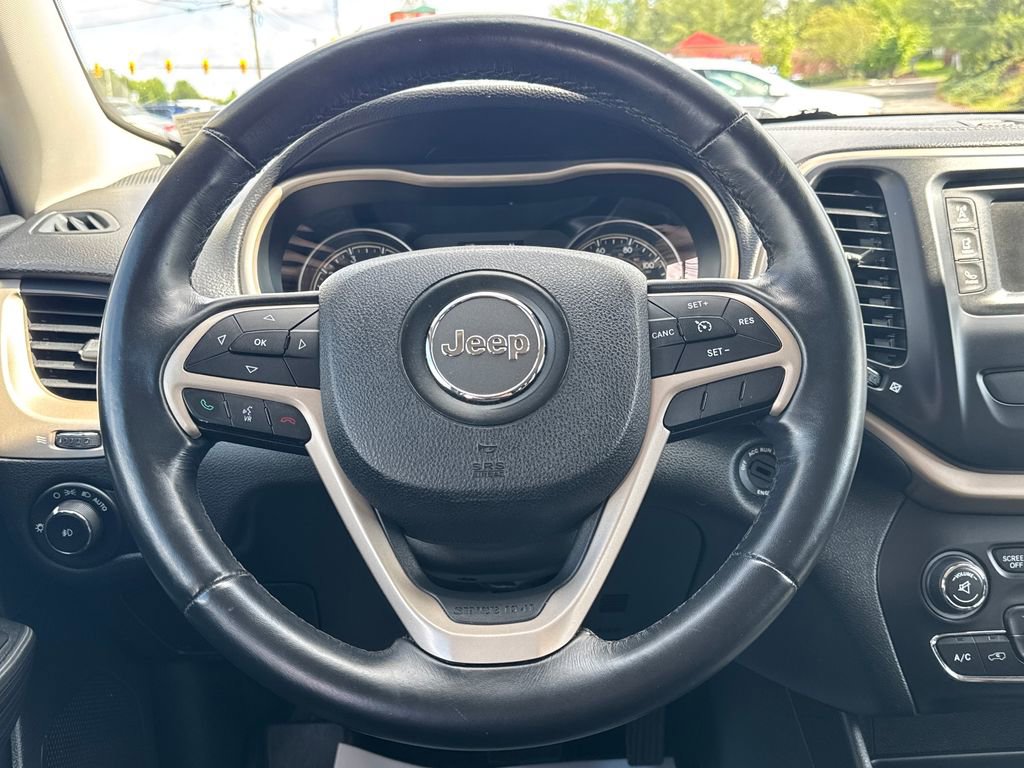 Used 2015 Jeep Cherokee Latitude AWD/4WD image 15