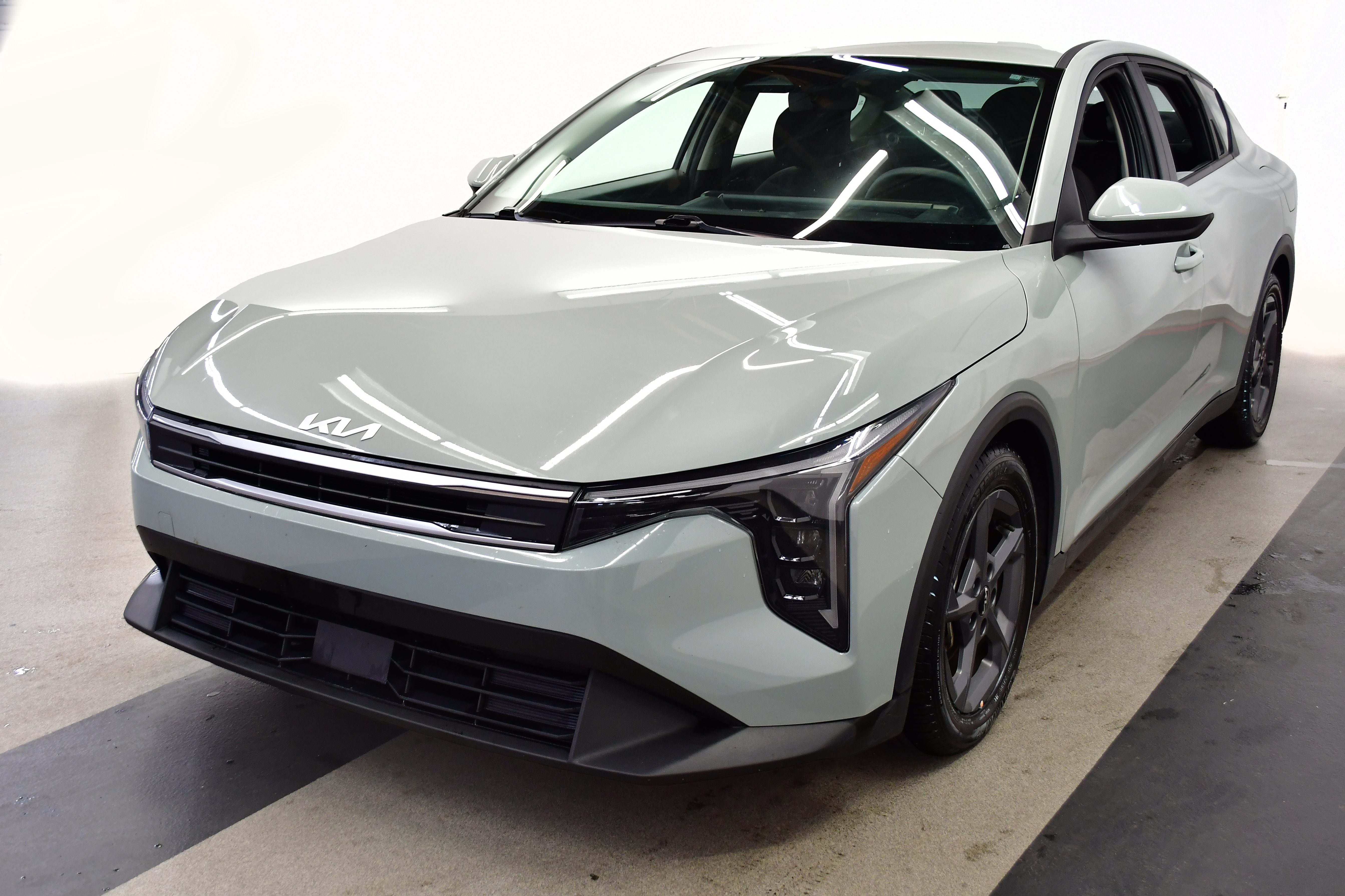 Used 2025 Kia K4 FWD image 4