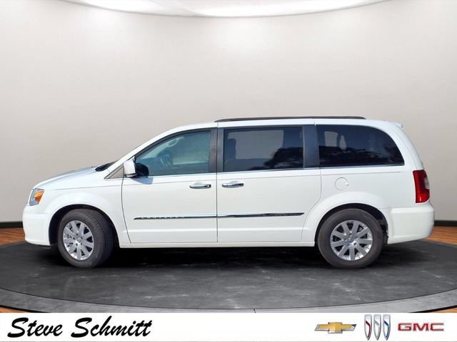 Used 2016 Chrysler Town & Country Touring w/ Driver Convenience Group FWD image 2