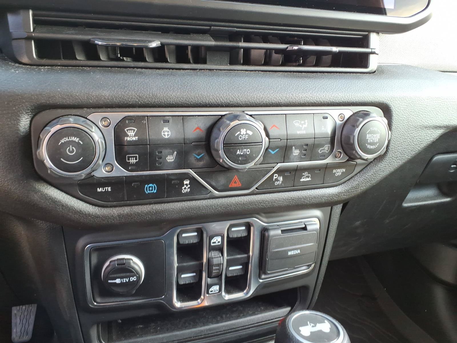 Used 2024 Jeep Wrangler Unlimited w/ Convenience Group AWD/4WD image 13