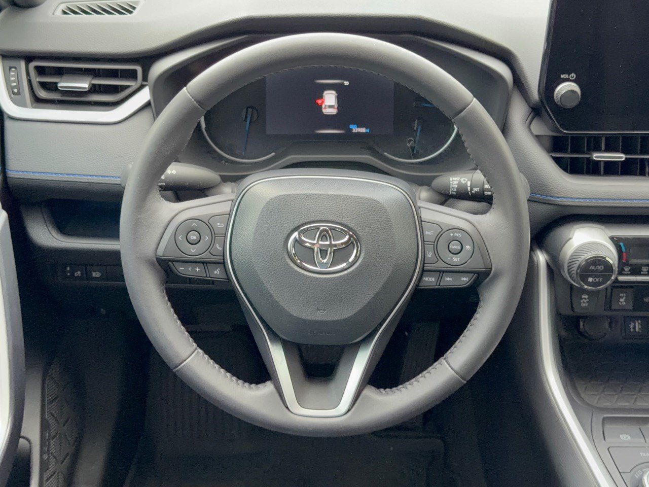 Used 2023 Toyota RAV4 XSE AWD/4WD image 10
