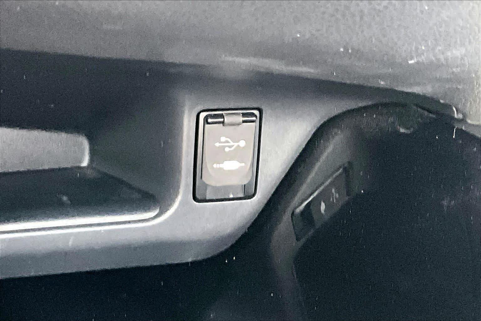 Used 2019 Toyota C-HR XLE FWD image 33