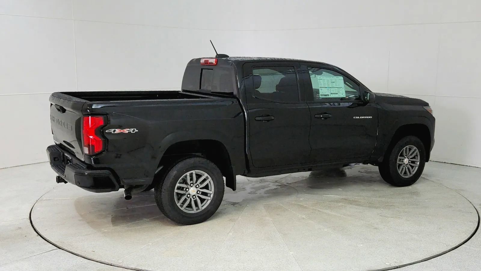 Used 2024 Chevrolet Colorado LT w/ LT Convenience Package image 7