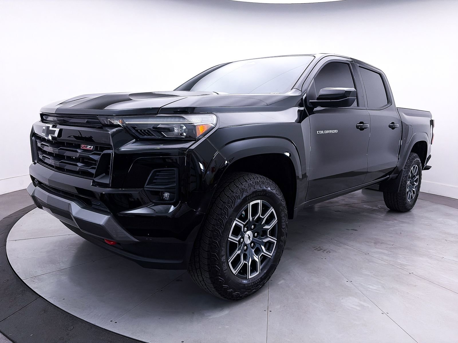 Used 2024 Chevrolet Colorado Z71 w/ Z71 Convenience Package 2 image 11