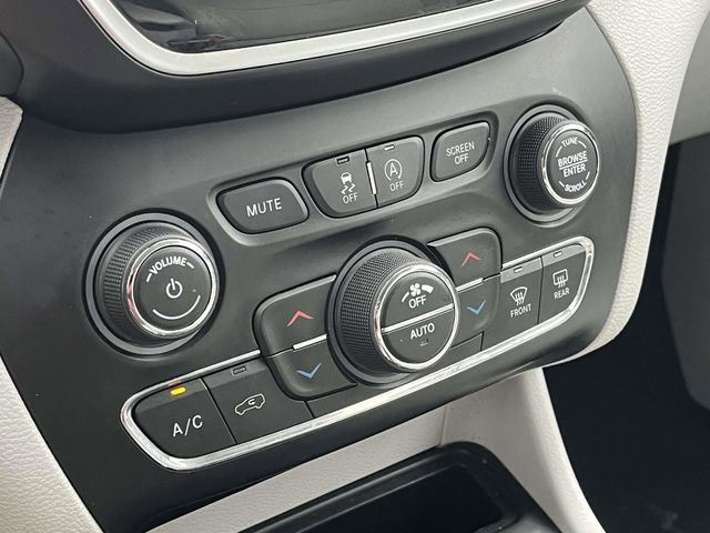 Used 2019 Jeep Cherokee Limited AWD/4WD image 32