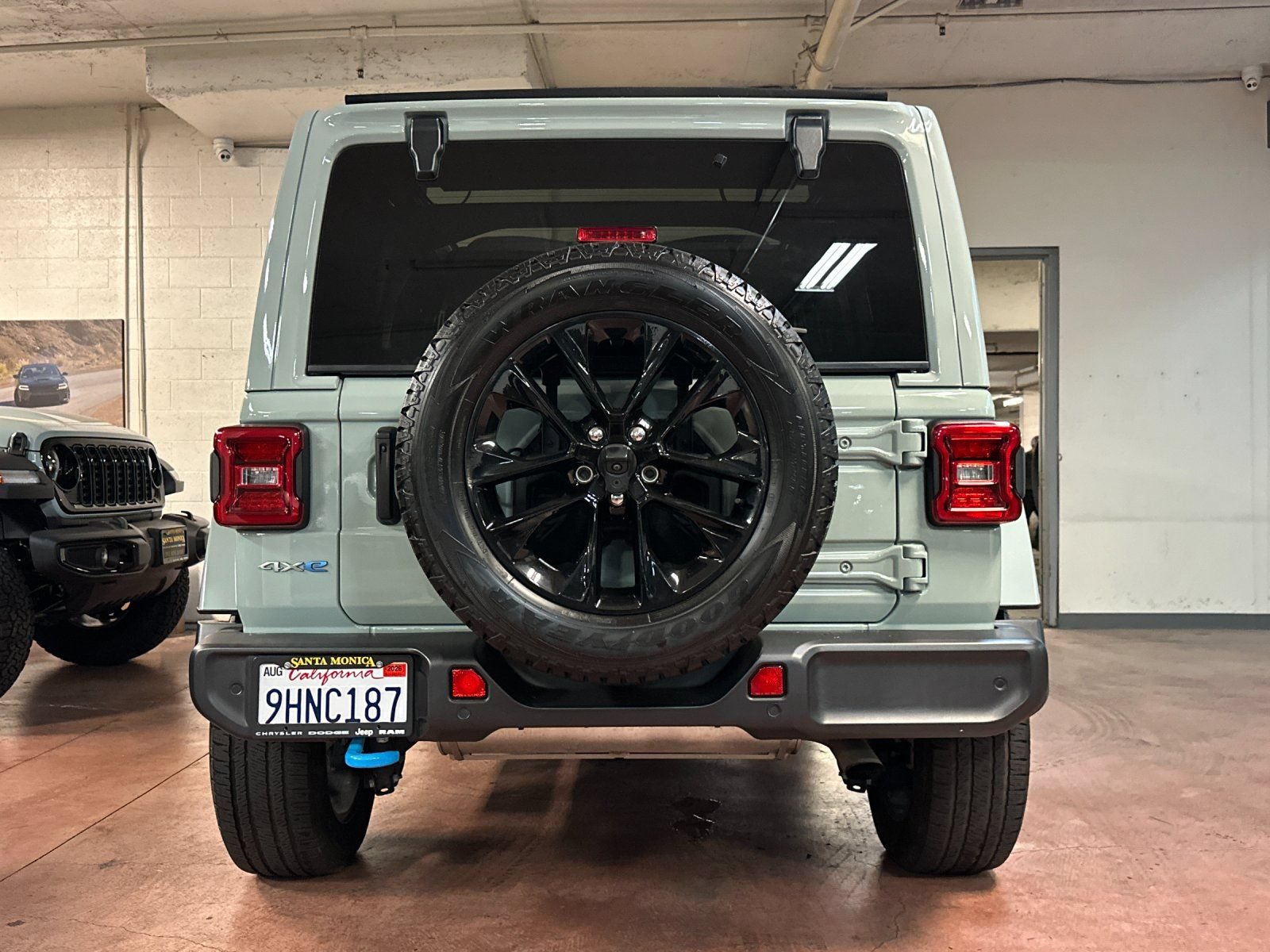 Used 2024 Jeep Wrangler Unlimited Sahara w/ Technology Group AWD/4WD image 4