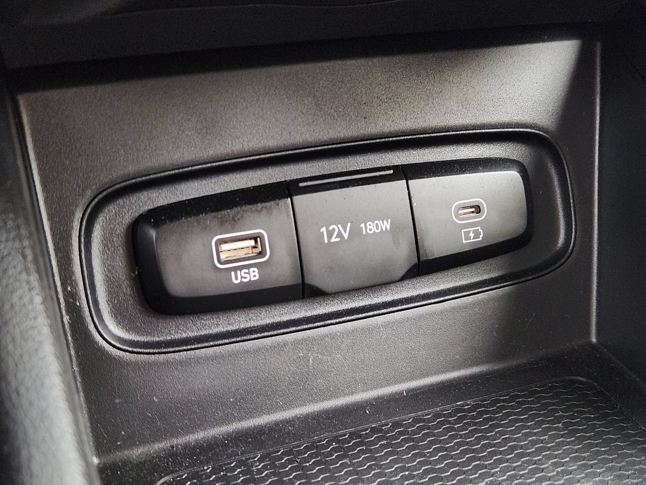 Used 2025 Hyundai Venue SE FWD image 17