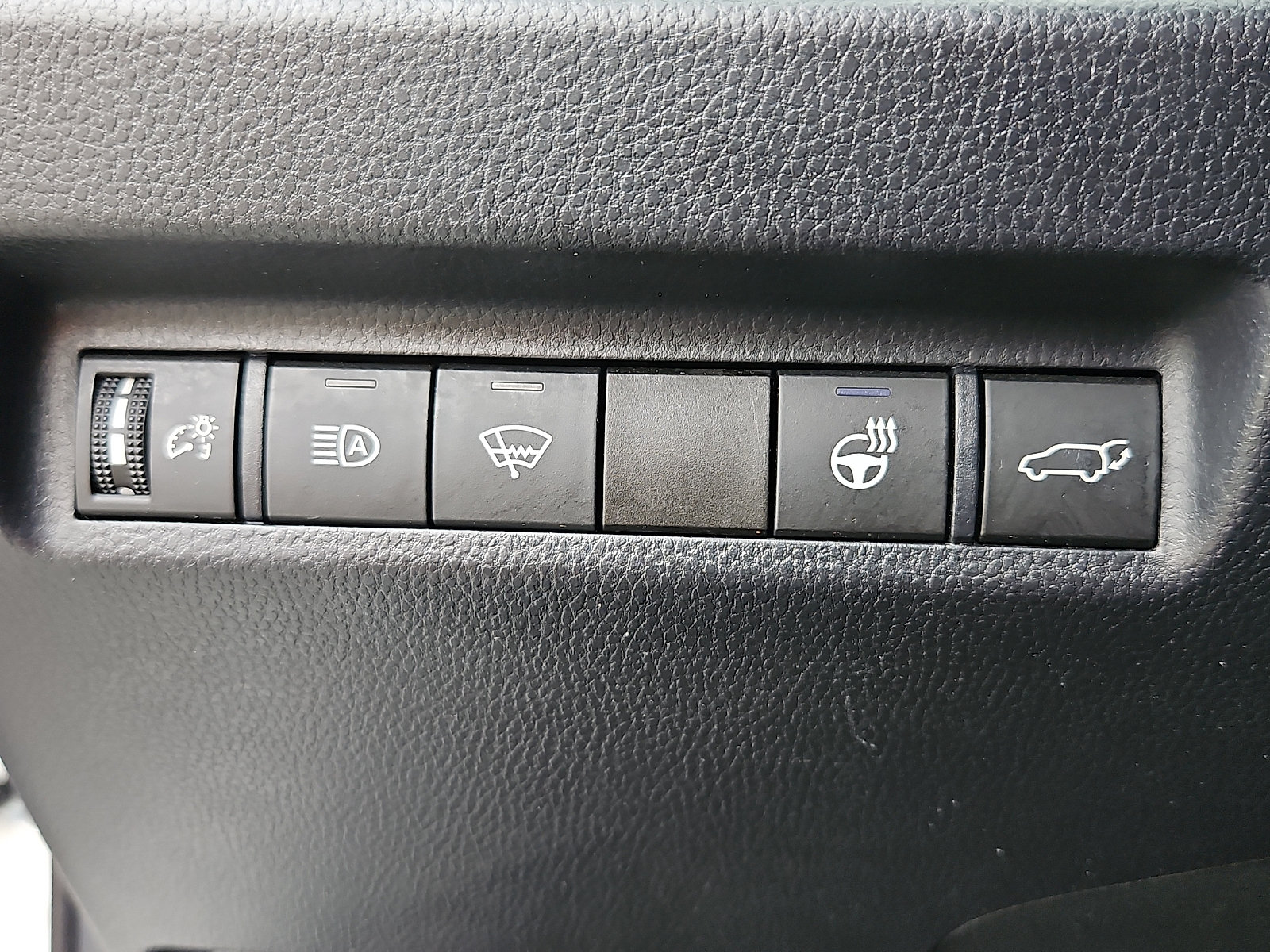 Used 2020 Toyota RAV4 XLE Premium AWD/4WD image 27