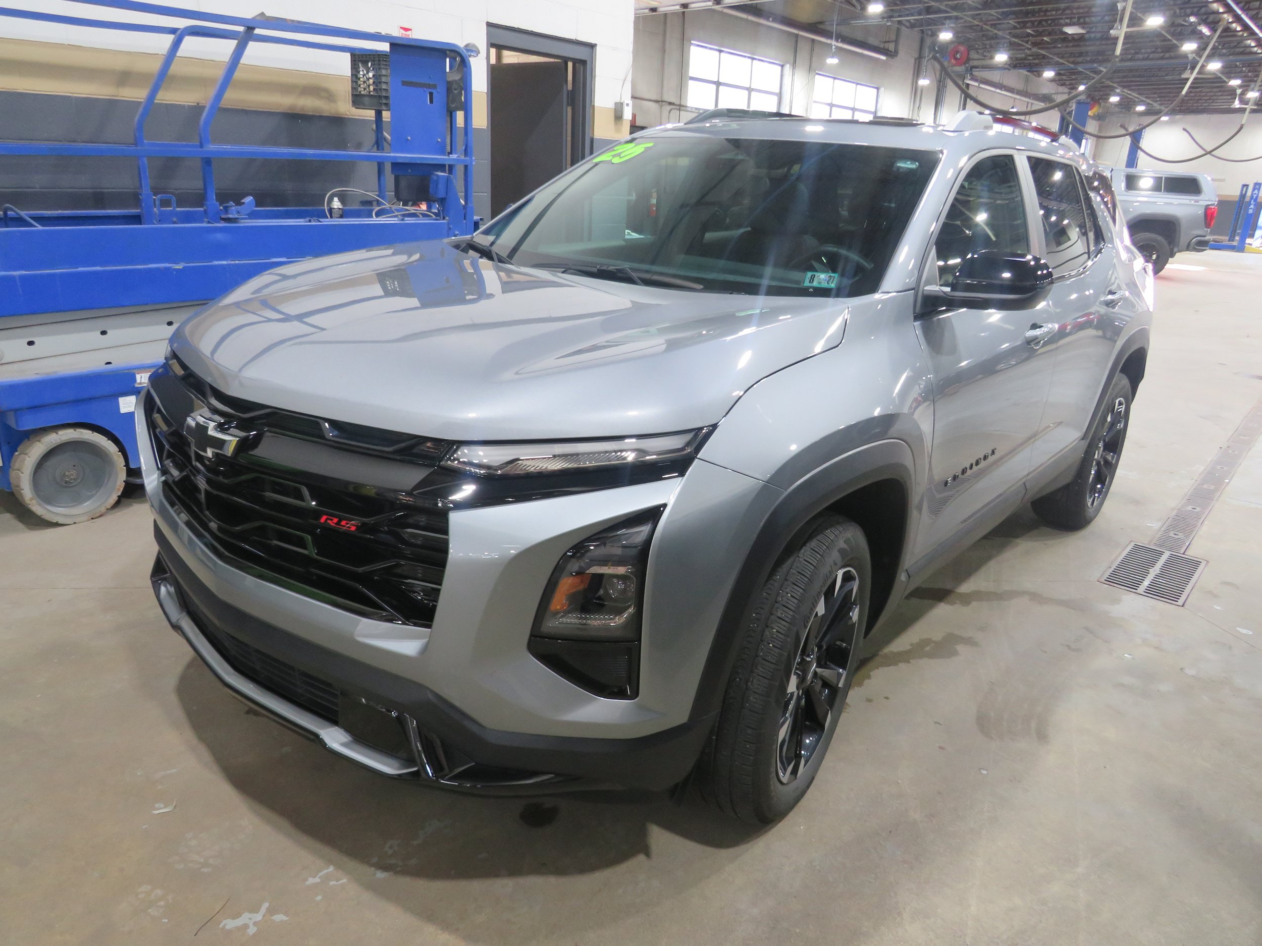 Used 2025 Chevrolet Equinox RS AWD/4WD image 3