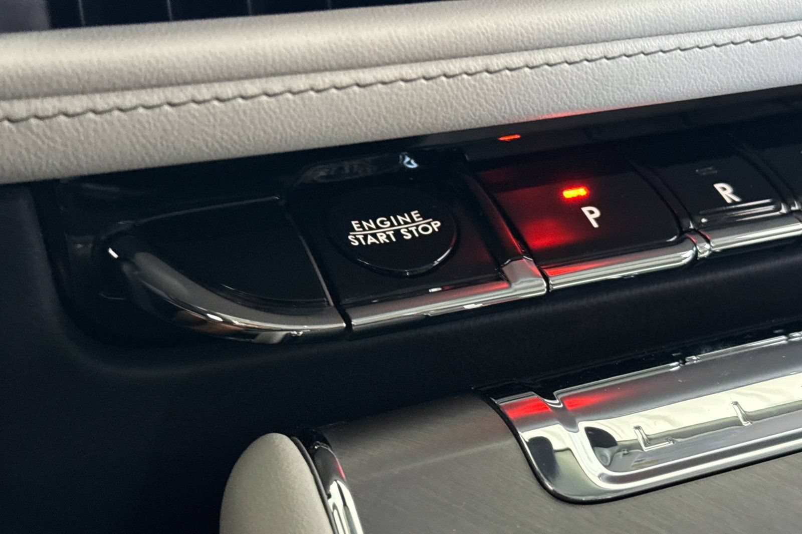 New 2026 Lincoln Aviator AWD w/ Jet Appearance Package image 19