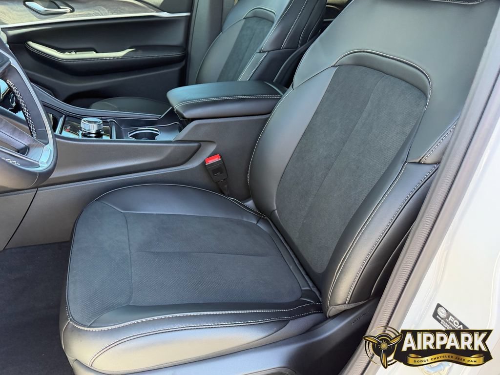 New 2026 Jeep Grand Cherokee Altitude RWD image 18