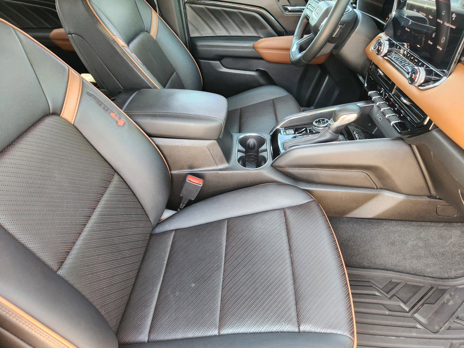 Used 2023 GMC Canyon AT4 w/ AT4 Premium Package image 12