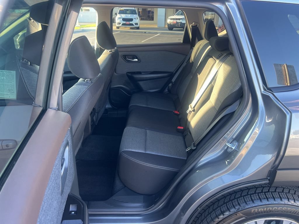 Used 2023 Nissan Rogue SV FWD image 25