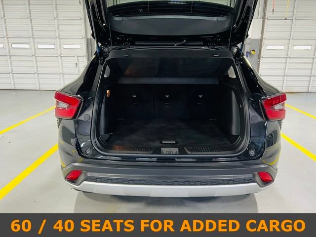 Used 2025 Chevrolet Trax LT FWD image 9