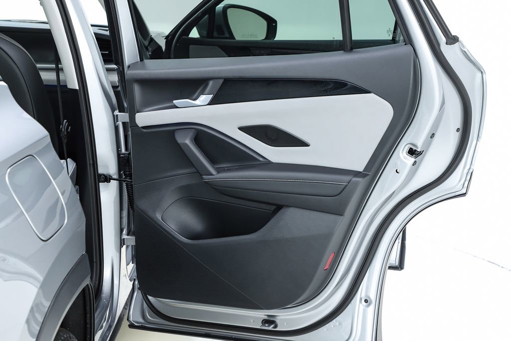 New 2026 Volkswagen Tiguan SE image 31