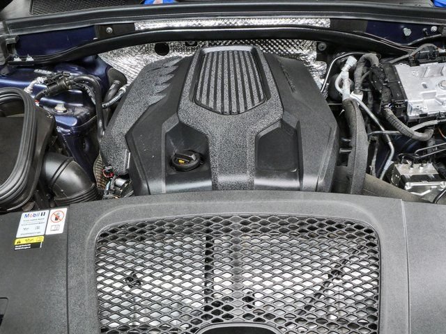 Certified 2023 Porsche Macan Turbo AWD/4WD image 36
