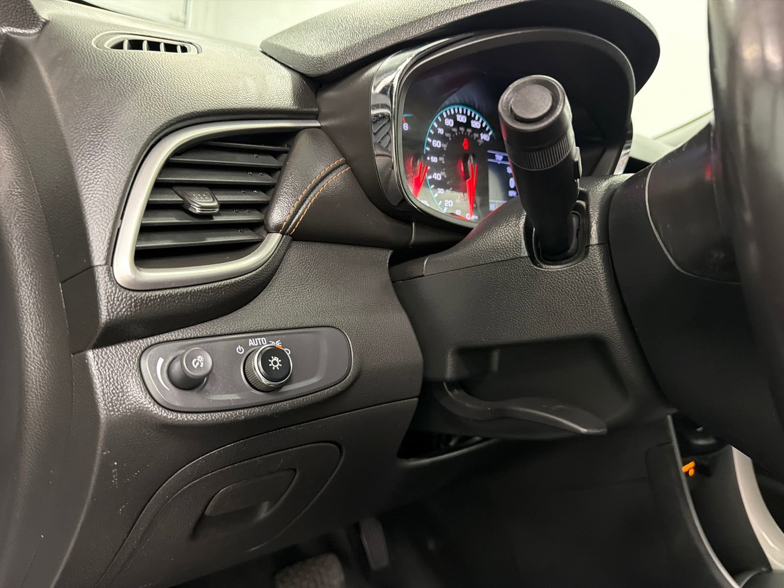 Used 2020 Chevrolet Trax LT w/ LT Convenience Package image 29