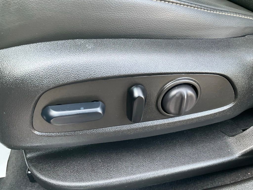 Used 2023 GMC Acadia SLT image 17