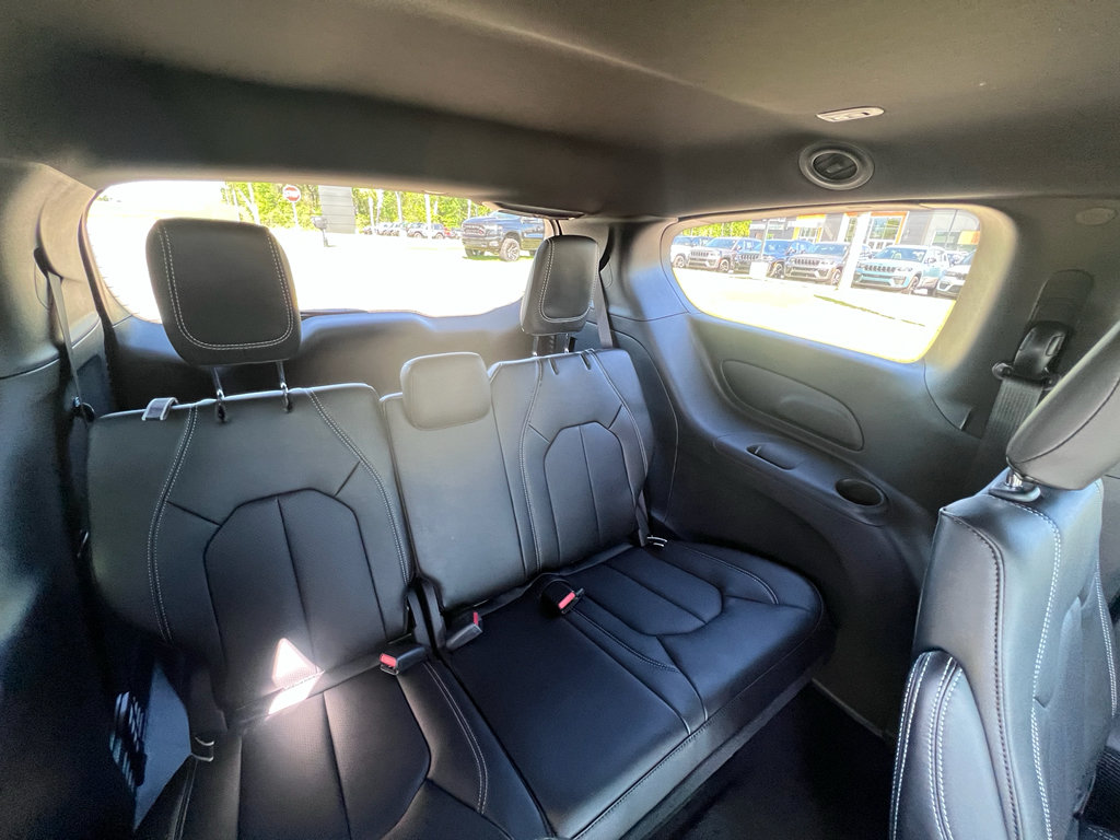 New 2026 Chrysler Pacifica Select w/ S Appearance Package FWD image 12