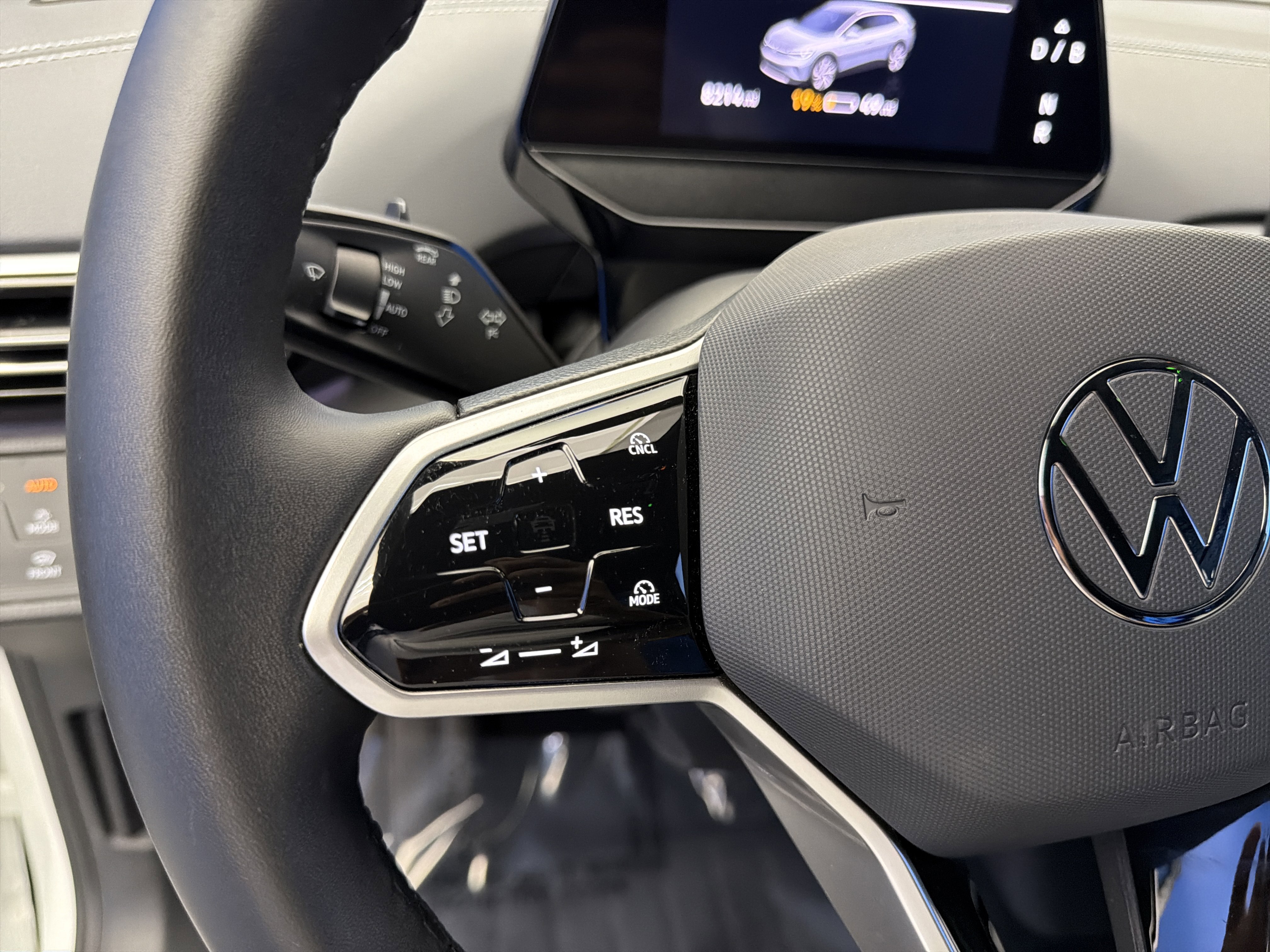 Certified 2025 Volkswagen ID.4 Pro AWD/4WD image 15