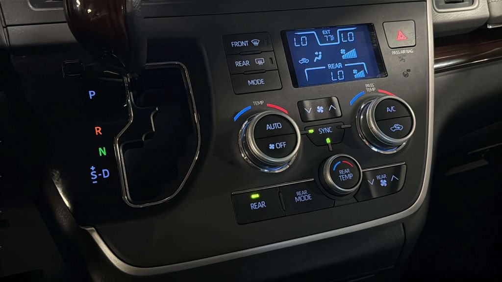 Used 2020 Toyota Sienna Limited Premium AWD/4WD image 35